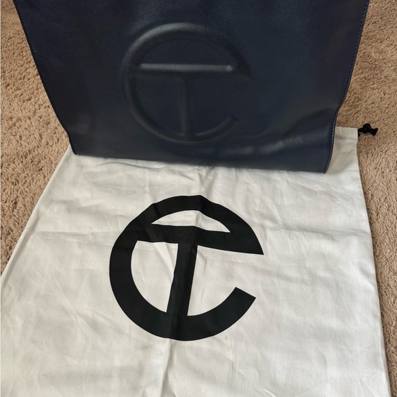 AUTHENTIC TELFAR Navy blue medium bag. Slightly worn with dust bag. - Picture 3 of 5